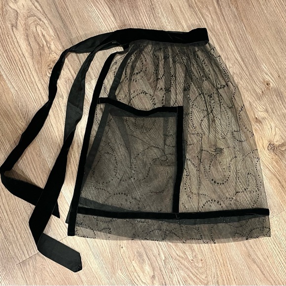 Vintage Black Velvet Apron - Picture 2 of 6